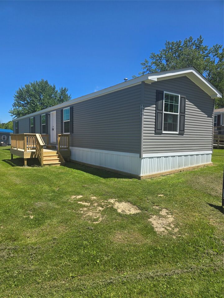 Property Photo: 209 Timberlake Drive PA 16426