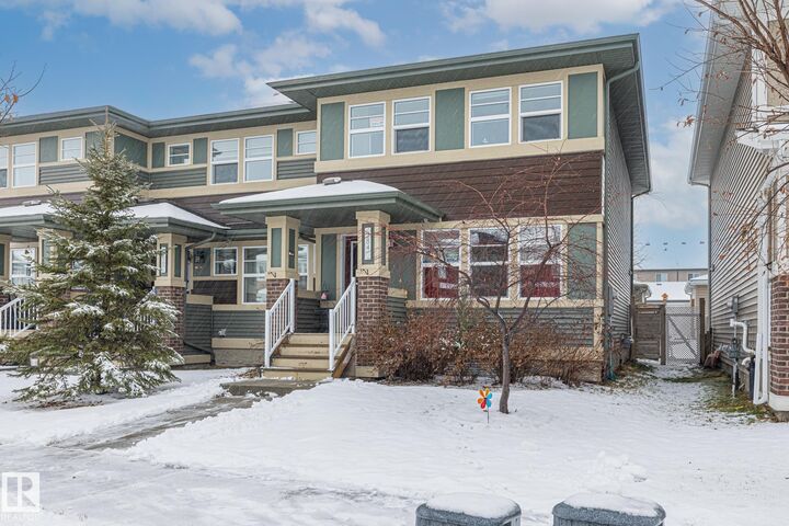 Photo de la propriété:  384 Charlesworth Drive SW  AB T6X 2G5 