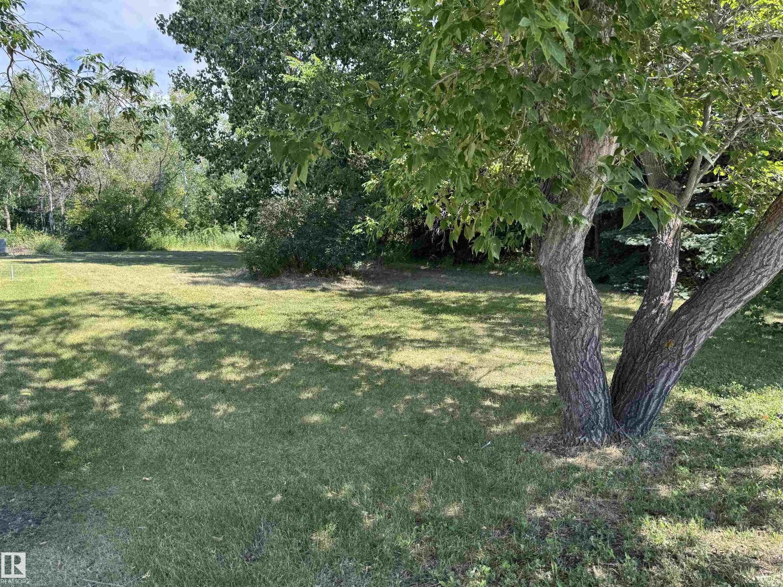 Property Photo:  5318 Railway Avenue  AB T0A 1A0 