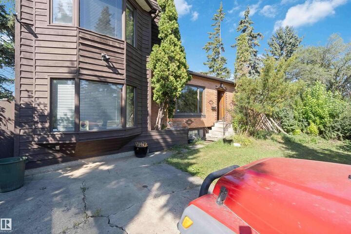 Photo de la propriété:  11026 110 Avenue NW  AB T5H 1H9 
