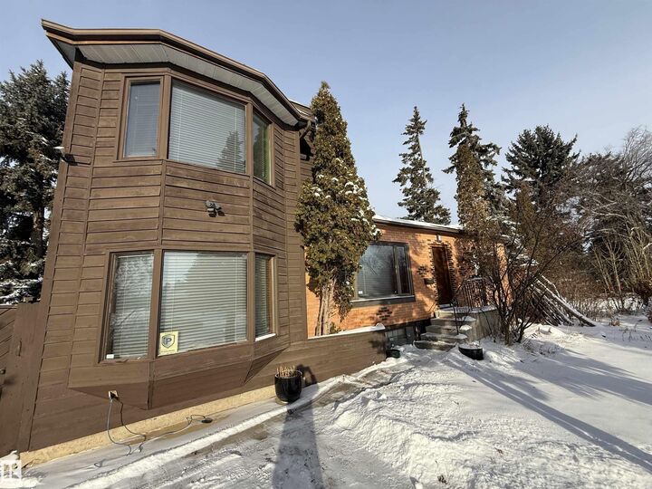 Photo de la propriété:  11026 110 Avenue NW  AB T5H 1H9 