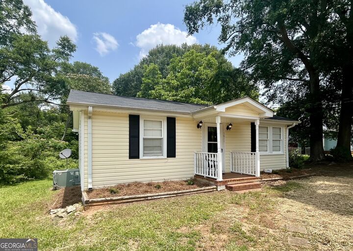 Property Photo: 1611 Piedmont Road GA 30224