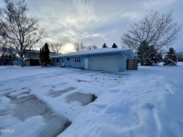 Property Photo: 503 Sayler Street ND 58576