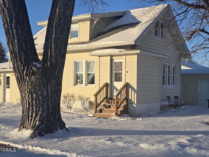 Property Photo: 106 1st Street NW ND 58413