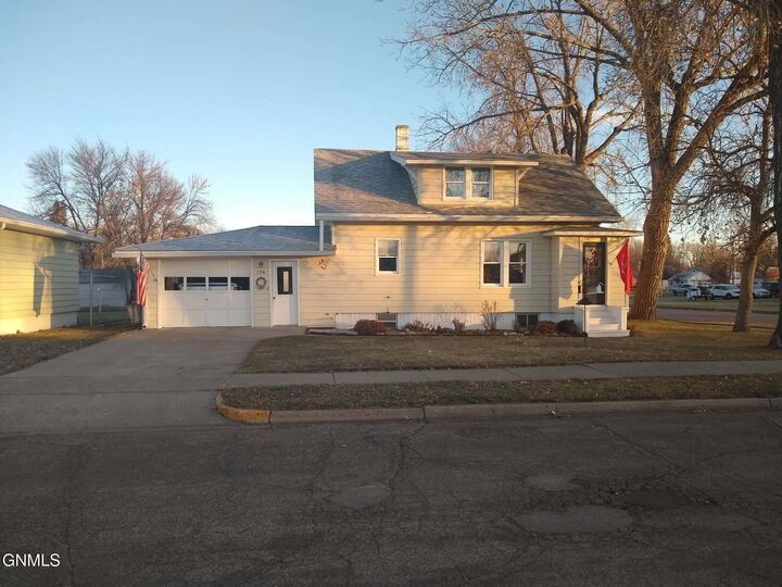 Property Photo: 106 1st Street NW ND 58413