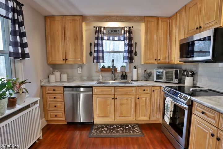 Property Photo: 220 Oak Grove Rd NJ 08867