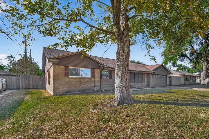 Property Photo:  8726 Glenloch Drive  TX 77061 