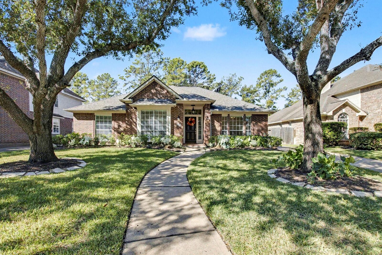 Property Photo: 1102 Hathorn Way Drive TX 77094