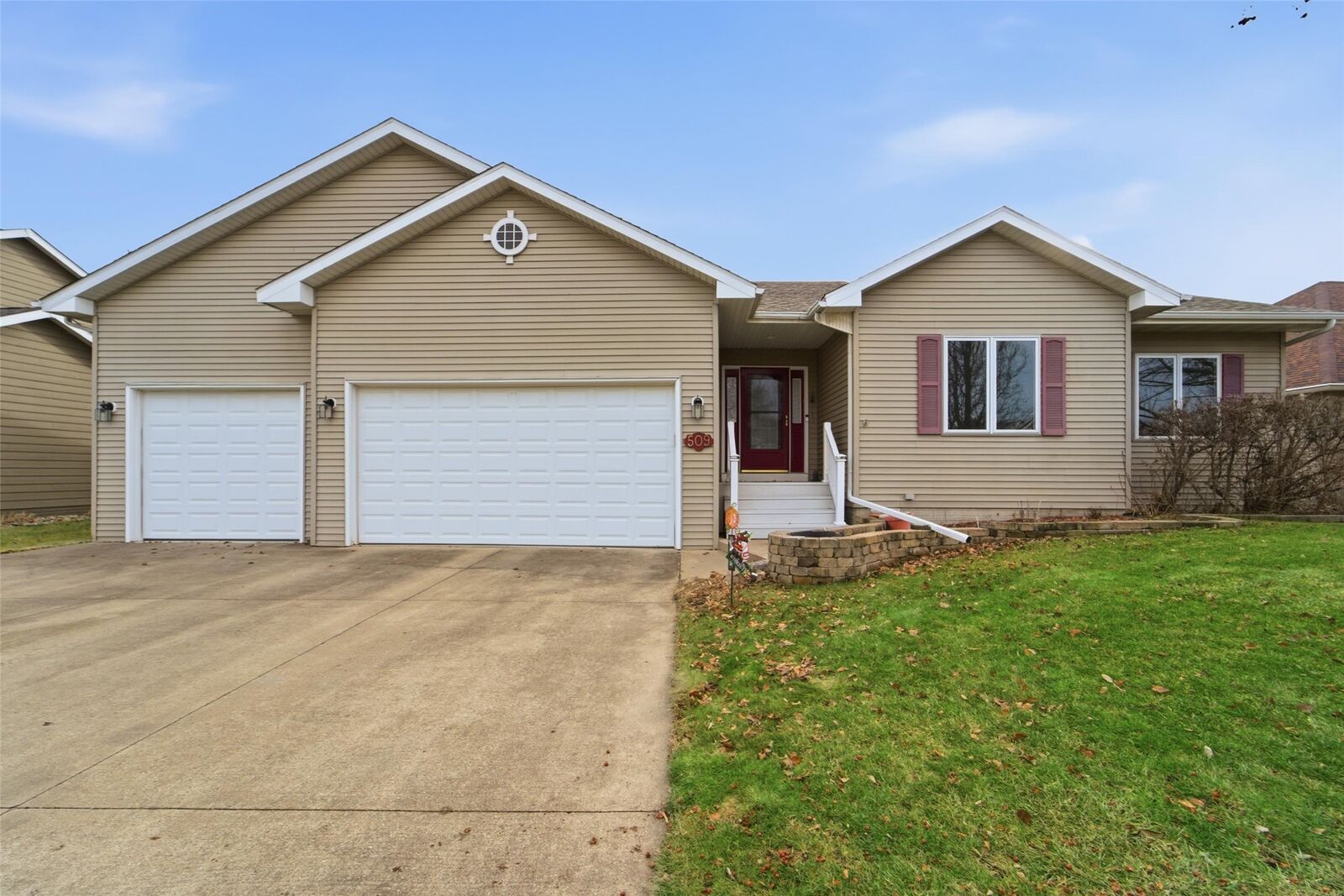 Property Photo:  509 NE Robert Drive  IA 50021 