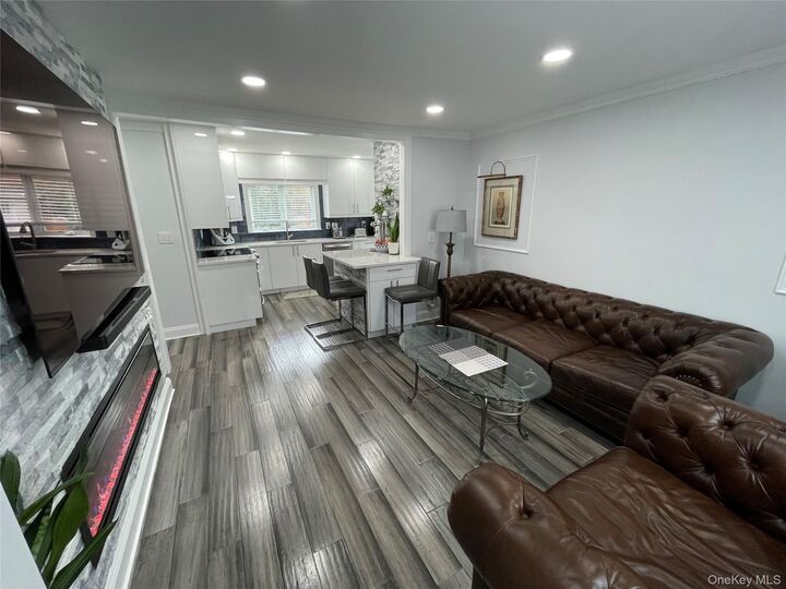 Property Photo:  310 Brookside Court  NY 11726 