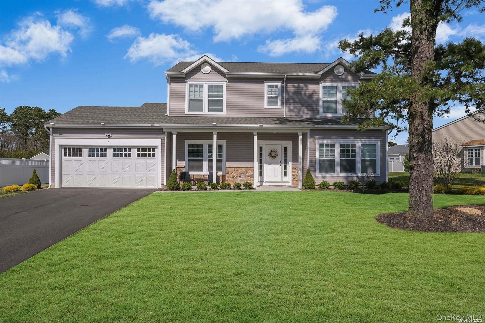 Property Photo:  7 Pondview Circle  NY 11967 