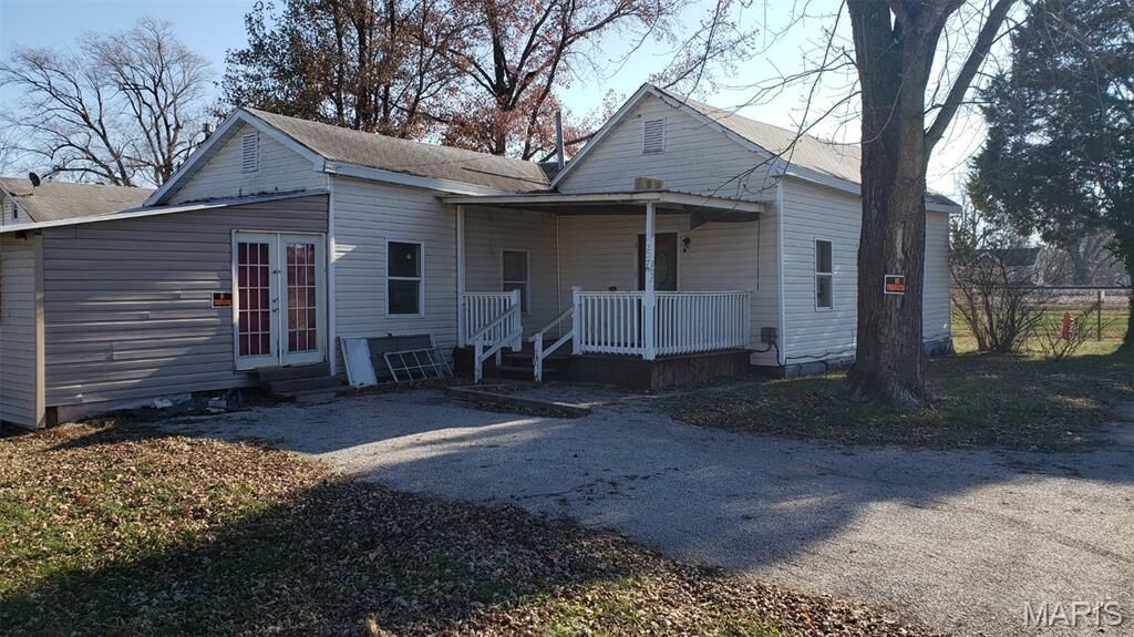 Property Photo: 207 NW Main Street MO 65453