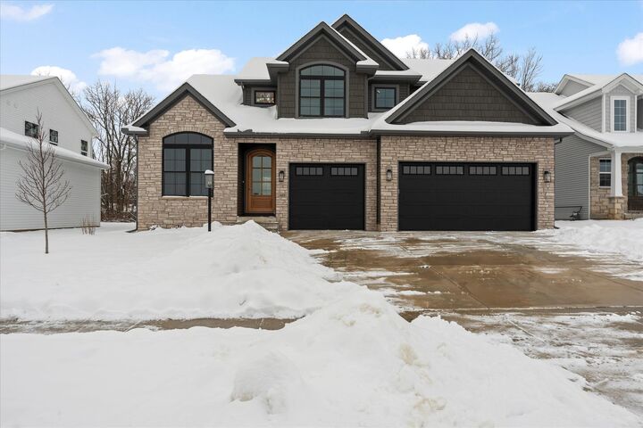 1403 Ravenwood Drive  Mahomet IL 61853 photo
