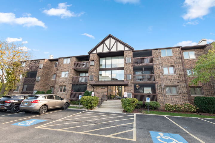 10355 Menard Avenue 216  Oak Lawn IL 60453 photo