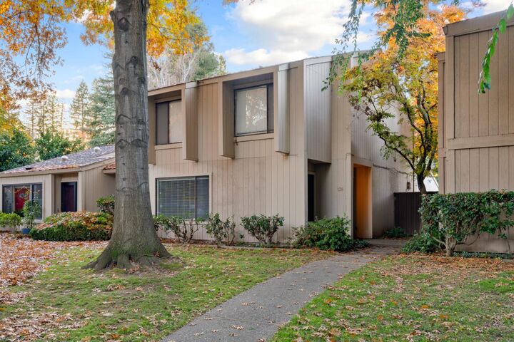 Property Photo: 138 Hartnell Place CA 95825