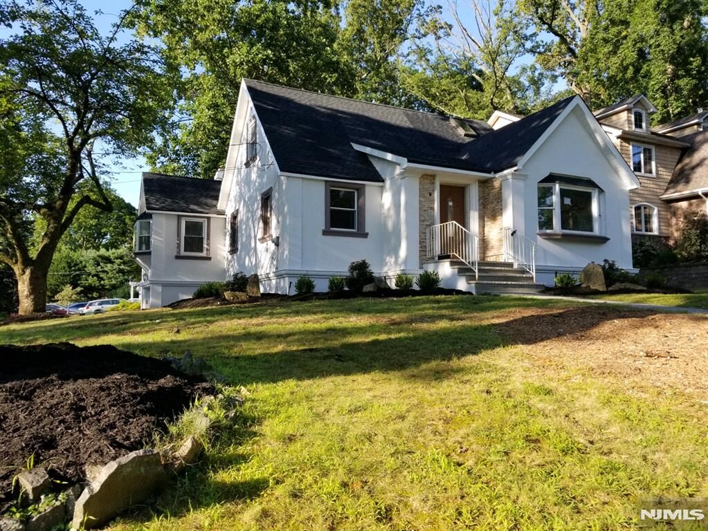 Property Photo:  80 Lexington Avenue  NJ 07626 