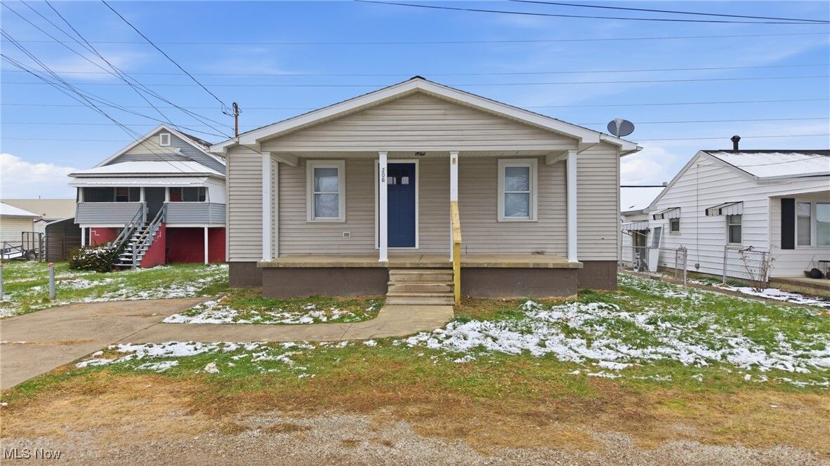 Property Photo: 206 Edgelawn Street WV 26101