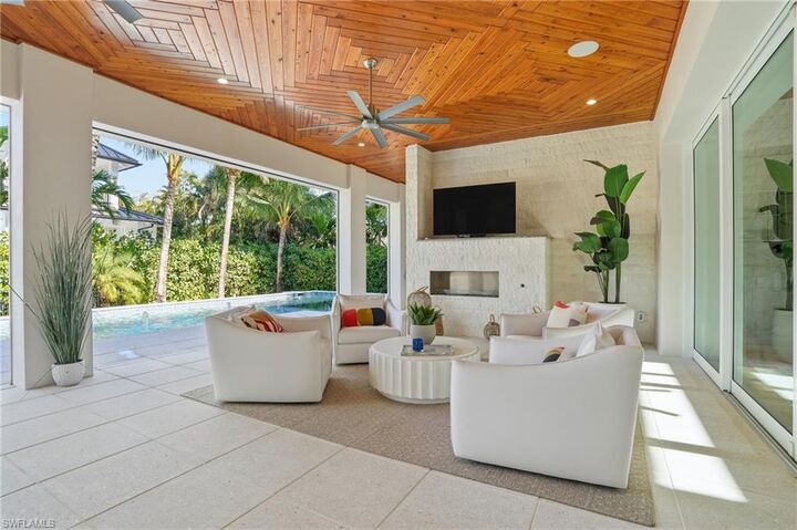 Property Photo:  185 North Lake Dr  FL 34102 