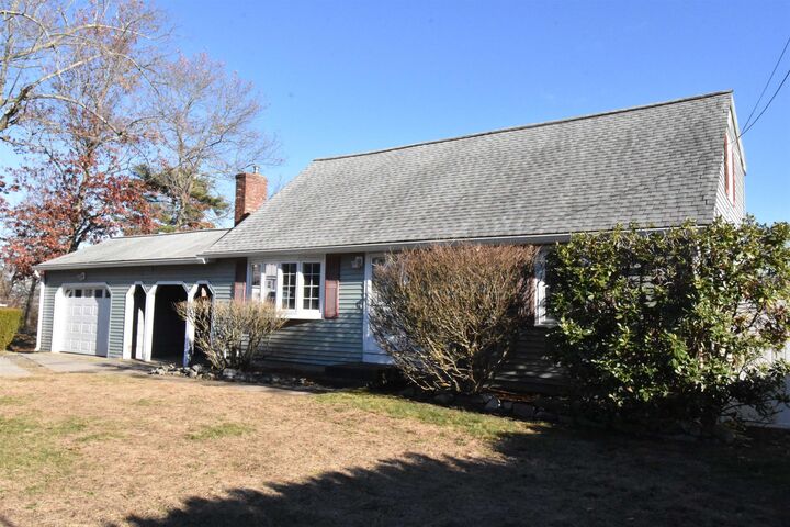 Property Photo: 2 Wakefield Drive NH 03062