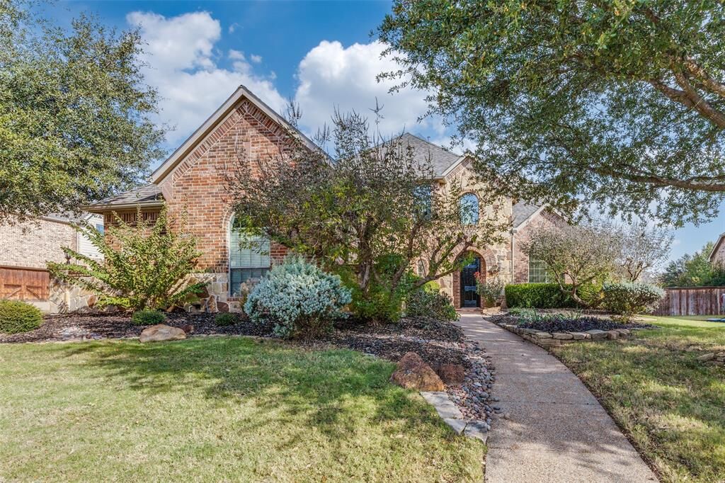 Property Photo: 337 Farm View Trail TX 76248