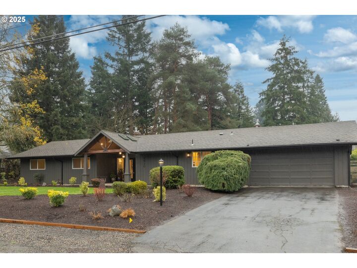 Property Photo: 8920 SW Jamieson Rd OR 97225