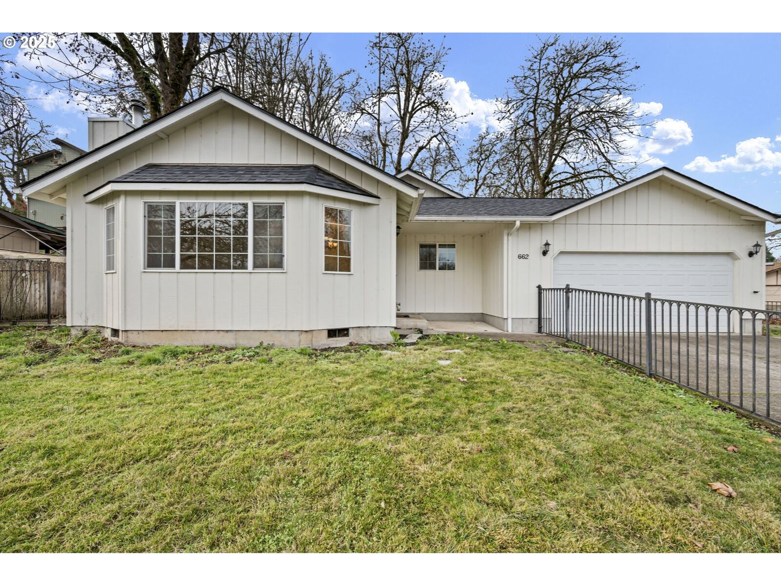 Property Photo: 662 S 44th St OR 97478