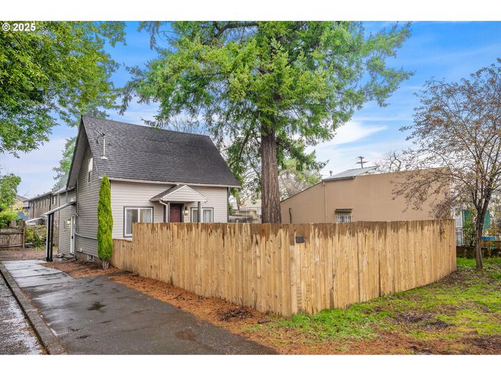 Property Photo: 6099 NE Going St OR 97218