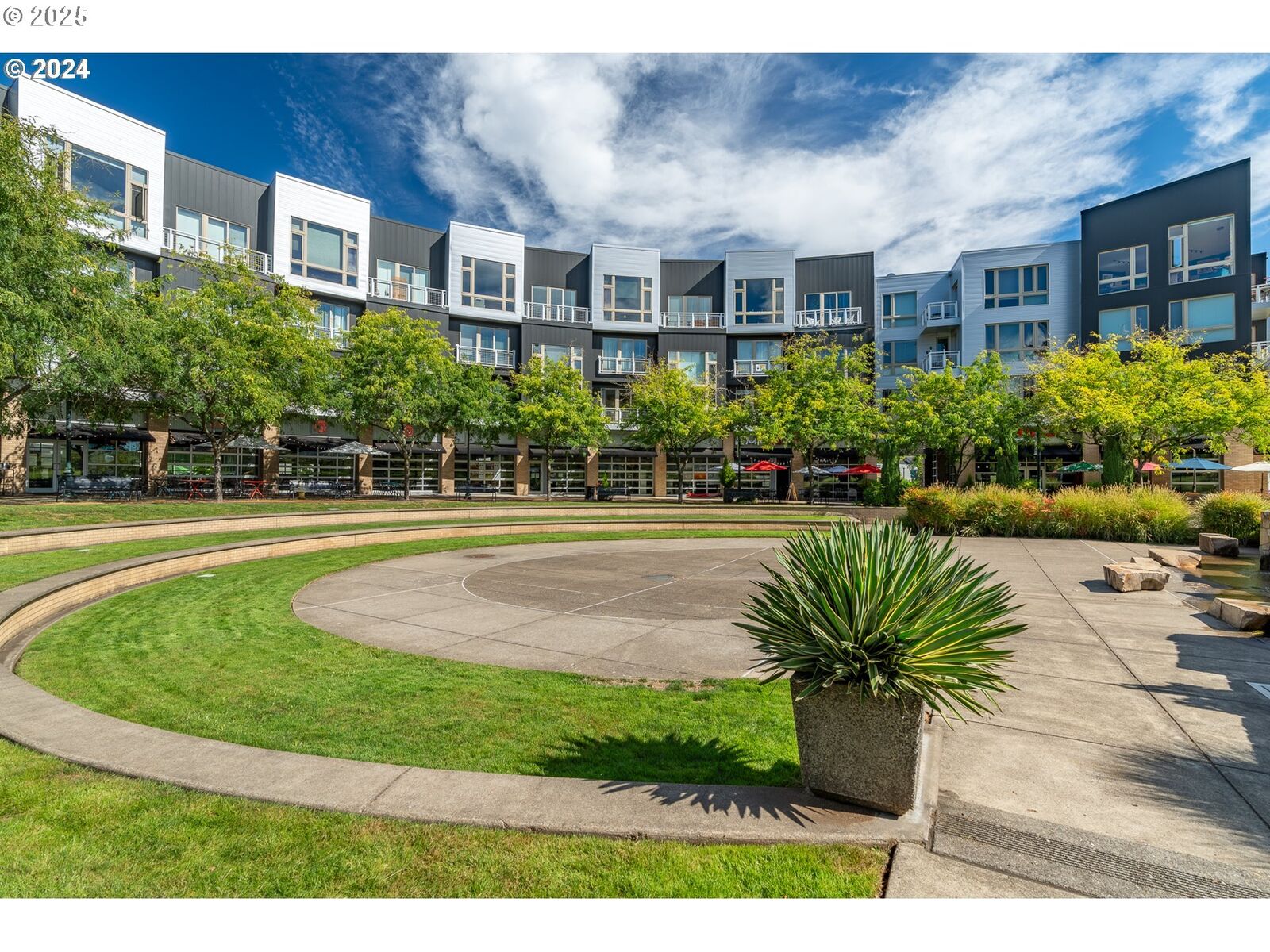 Property Photo: 12600 SW Crescent St 420 OR 97005