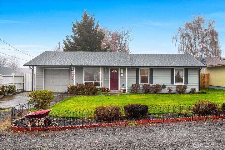 Property Photo: 326 W 8th St WA 98857