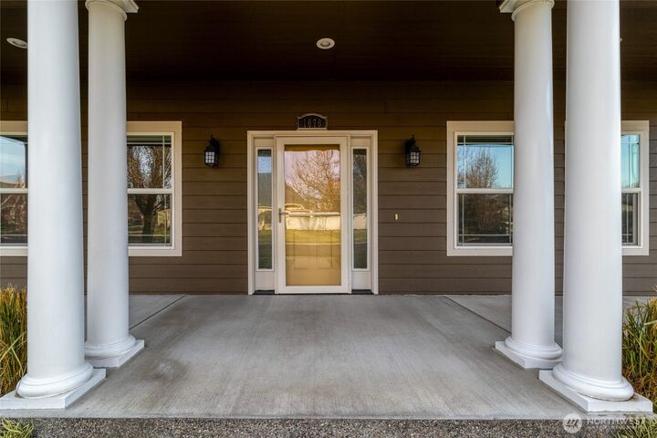 Property Photo: 1676 Greenbriar Drive WA 99362