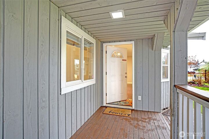 Property Photo:  208 W Galena Street  WA 98252 