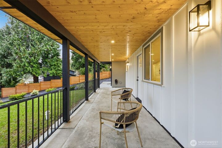 Property Photo: 19531 55th Avenue NE WA 98155