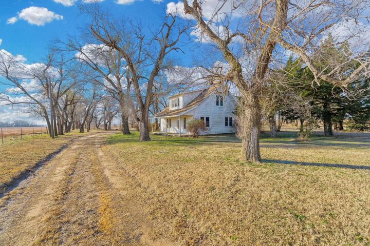 Photo de la propriété:  6005 W Irish Creek Rd  KS 67501 