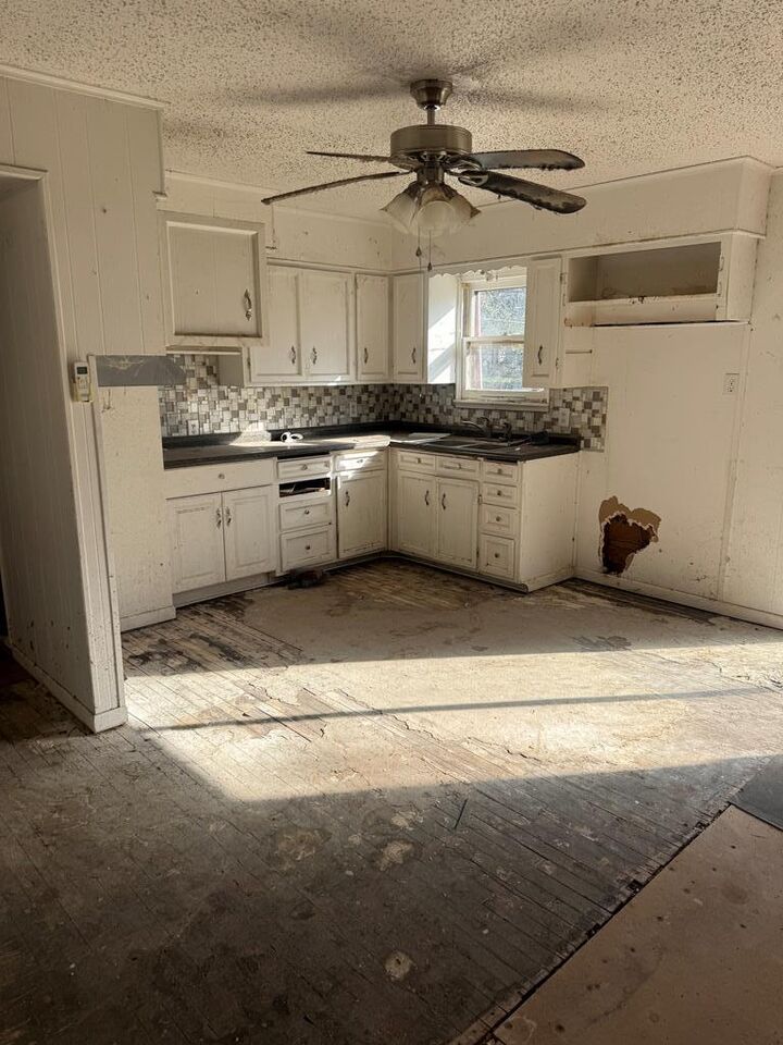 Property Photo: 423 E 26th St TX 76903