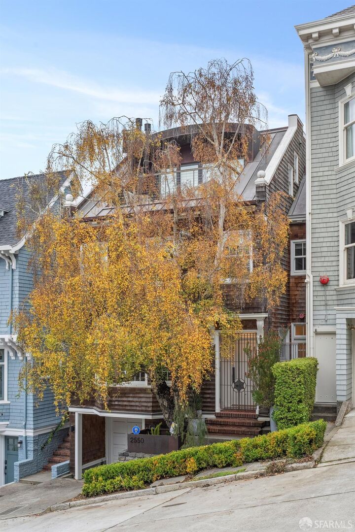 Property Photo: 2550 Baker Street CA 94123