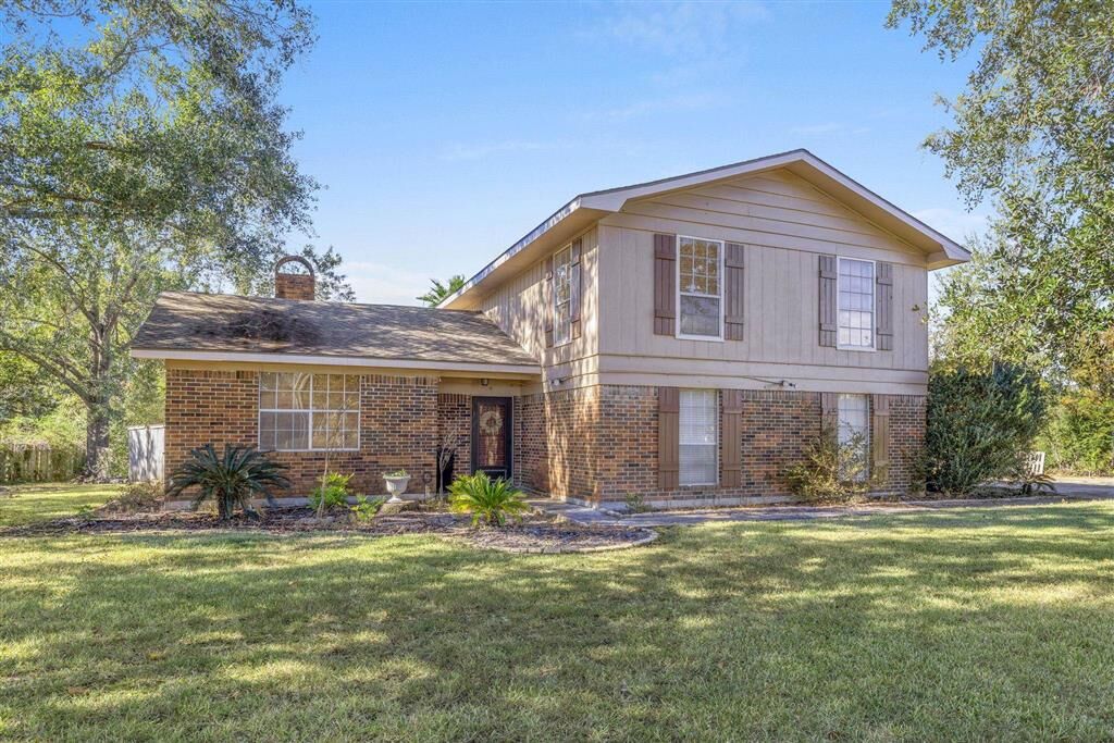 Property Photo: 357 White Oak Drive LA 70611
