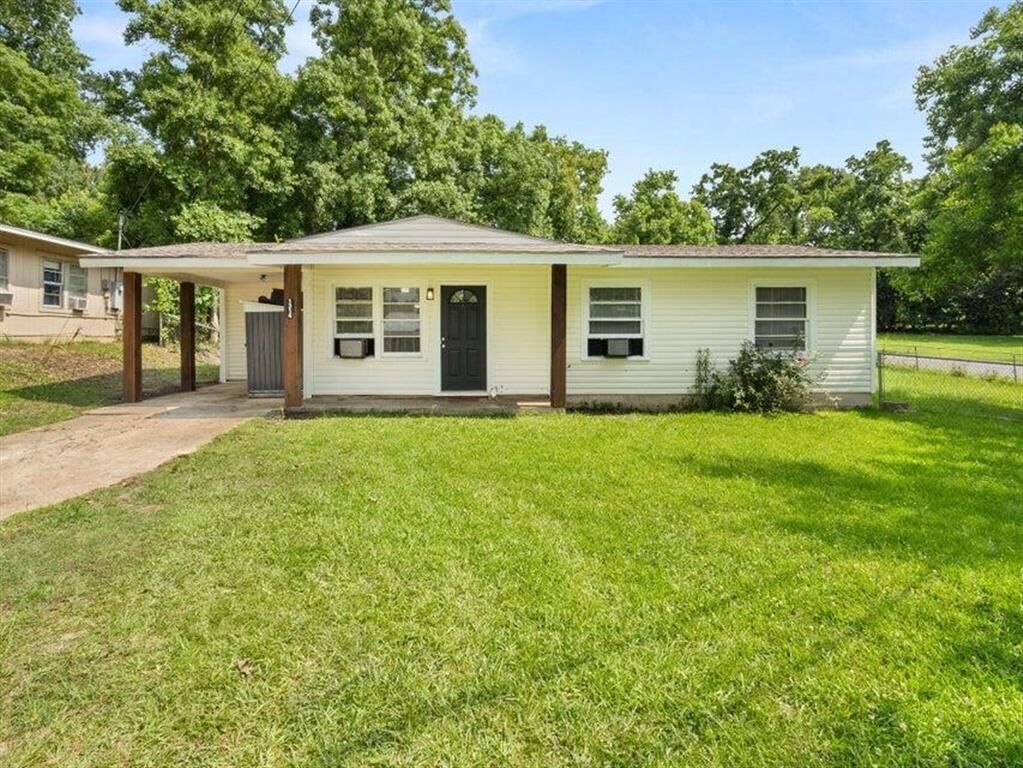 Property Photo: 1314 Oak Drive LA 71446