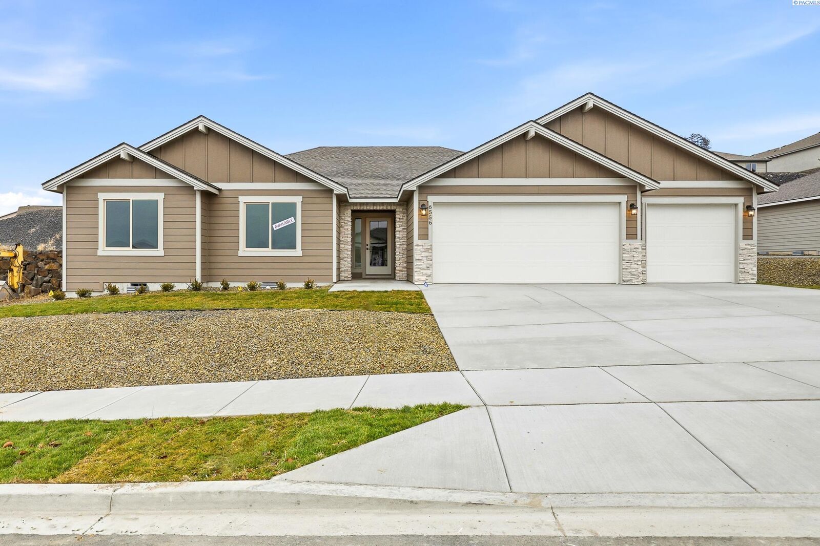 Property Photo: 6556 W 29th Ct WA 99338