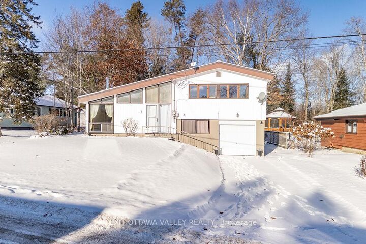 Property Photo: 3 Newton Crescent ON K0J 1P0