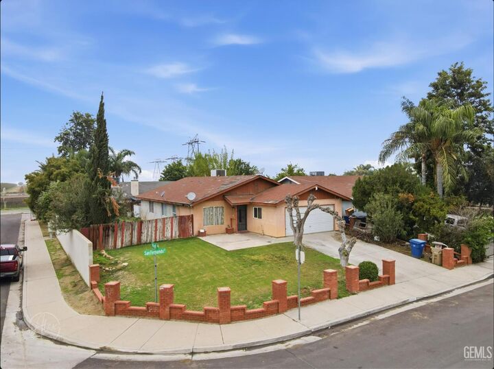 Property Photo:  10430 San Fernando Street  CA 93241 