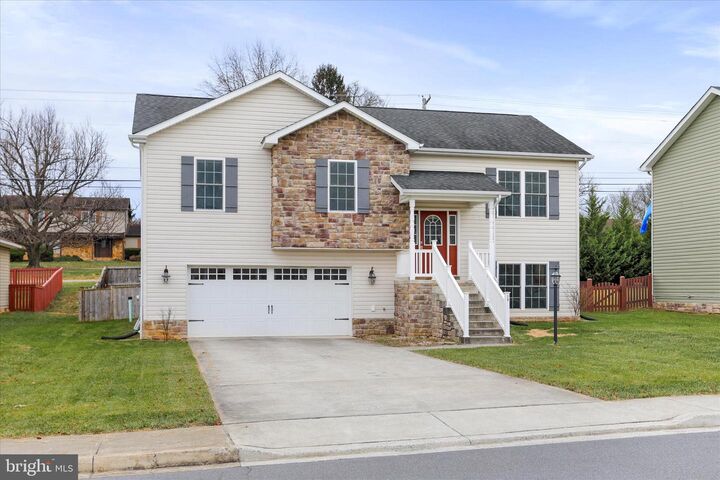 Property Photo: 19 Pochards Court WV 25403