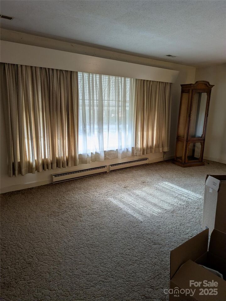 Property Photo: 204 Morlan Park Road NC 28146