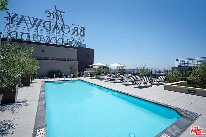 Property Photo: 1645 Vine St CA 90028