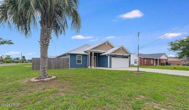Property Photo: 1220 Mississippi Avenue FL 32444