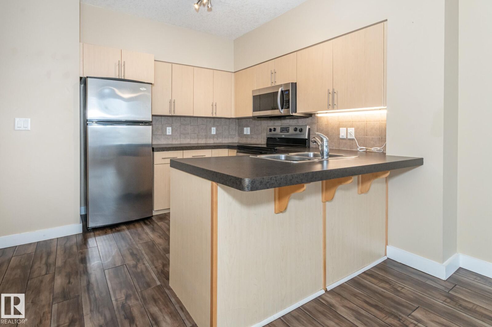 Property Photo: 10136 104 Street NW 904 AB T5J 0B5