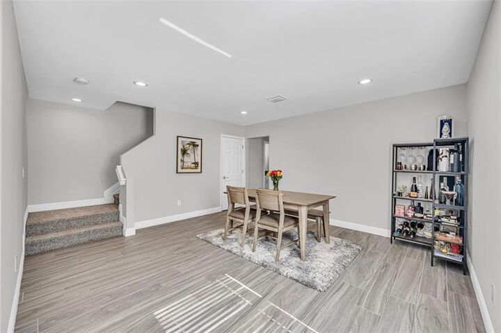 Property Photo: 808 NE 15th Ave FL 33304