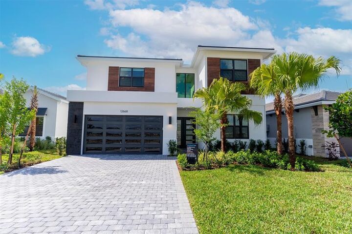 Property Photo: 12668 Solana Bay Circle FL 33412