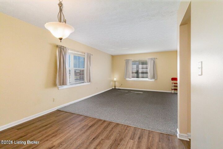 Property Photo:  312 El Conquistador Pl  KY 40220 