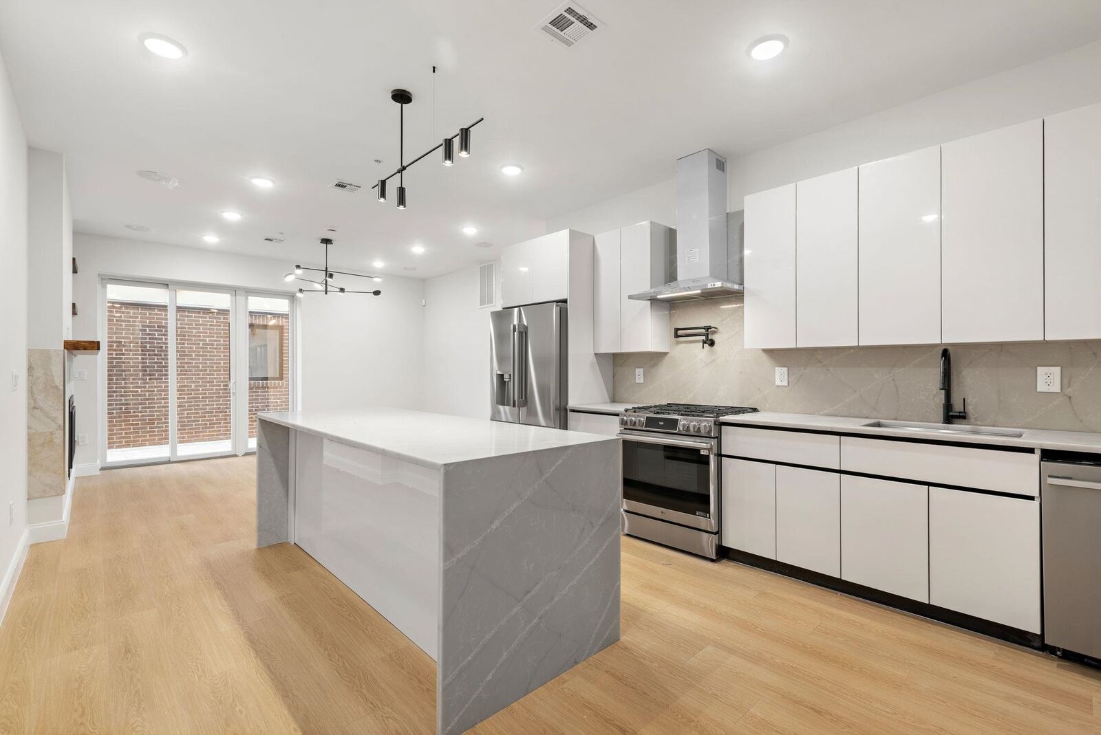 Property Photo:  192 Cambridge Ave 1  NJ 07307 