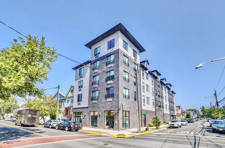 Property Photo:  140 Avenue B 205  NJ 07002 